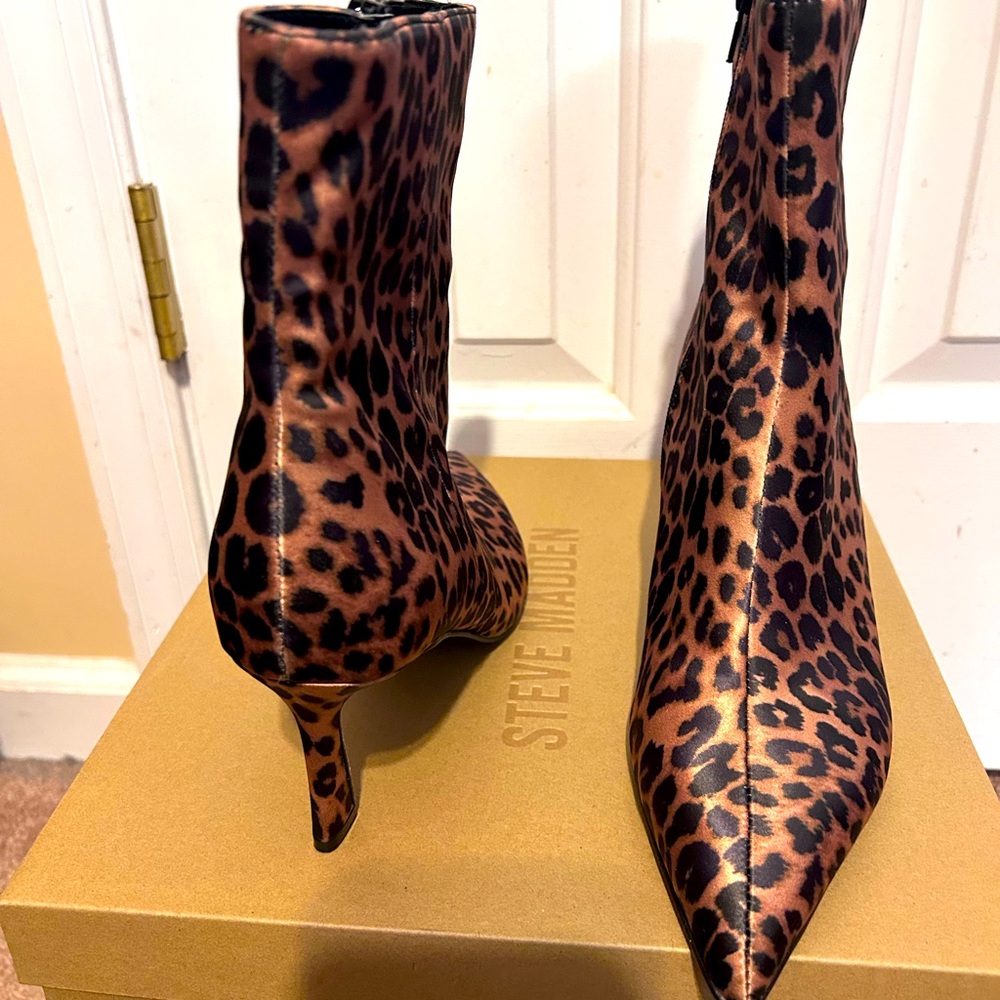 NWT Steve Madden cheetah print booties w Box - Picture 4 of 5